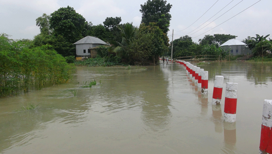 Flood condition continues to worsen in northern and some central districts. This photo is taken in Faridpur. Photo: UNB