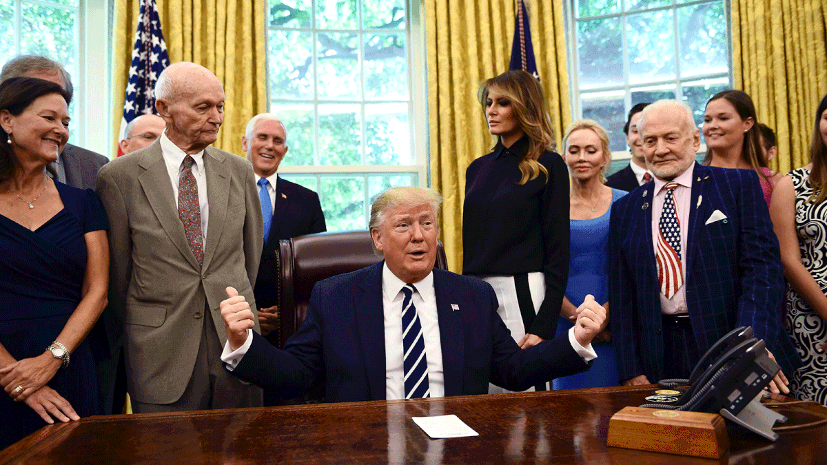 US president Donald Trump an First Lady Melania Trump host Apollo 11 crew members Michael Collins (L), Buzz Aldrin (R) and their families on 19 July, 2019, at the White House in Washington, DC, during a ceremony commemorating the 50th anniversary of the Moon landing. Photo: AFP
