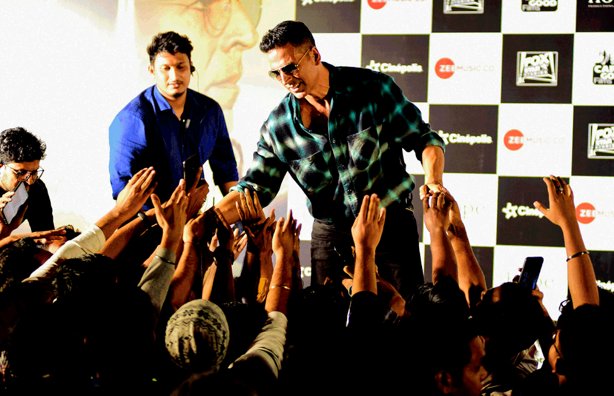 Indian Bollywood actor Akshay Kumar greets fans as he attends the trailer launch of his upcoming Hindi drama film `Mission Mangal` in Mumbai on 18 July, 2019. Photo: AFP