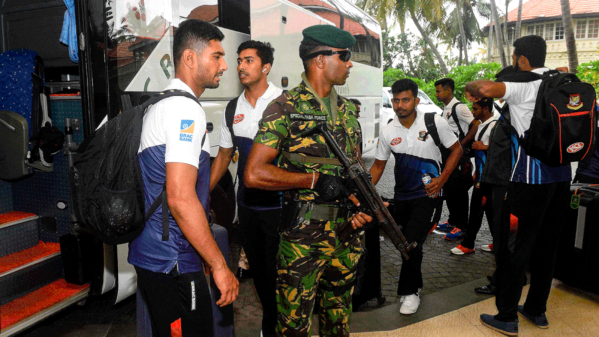 Bangladesh cricketers Soumya Sarkar (2L) and Mohammad Mahmudullah (L) arrive with teammates at a Taj hotel in Colombo on 20 July, 2019. Photo: AFP  Tigers reach Colombo under high security