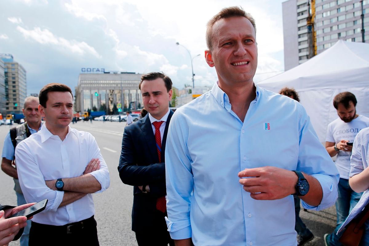 Russian opposition leader Alexei Navalny (R) and politician Ilya Yashin (L) attend a rally to support opposition and independent candidates after authorities refused to register them for September elections to the Moscow City Duma, Moscow, on 20 July 2019. Photo: AFP