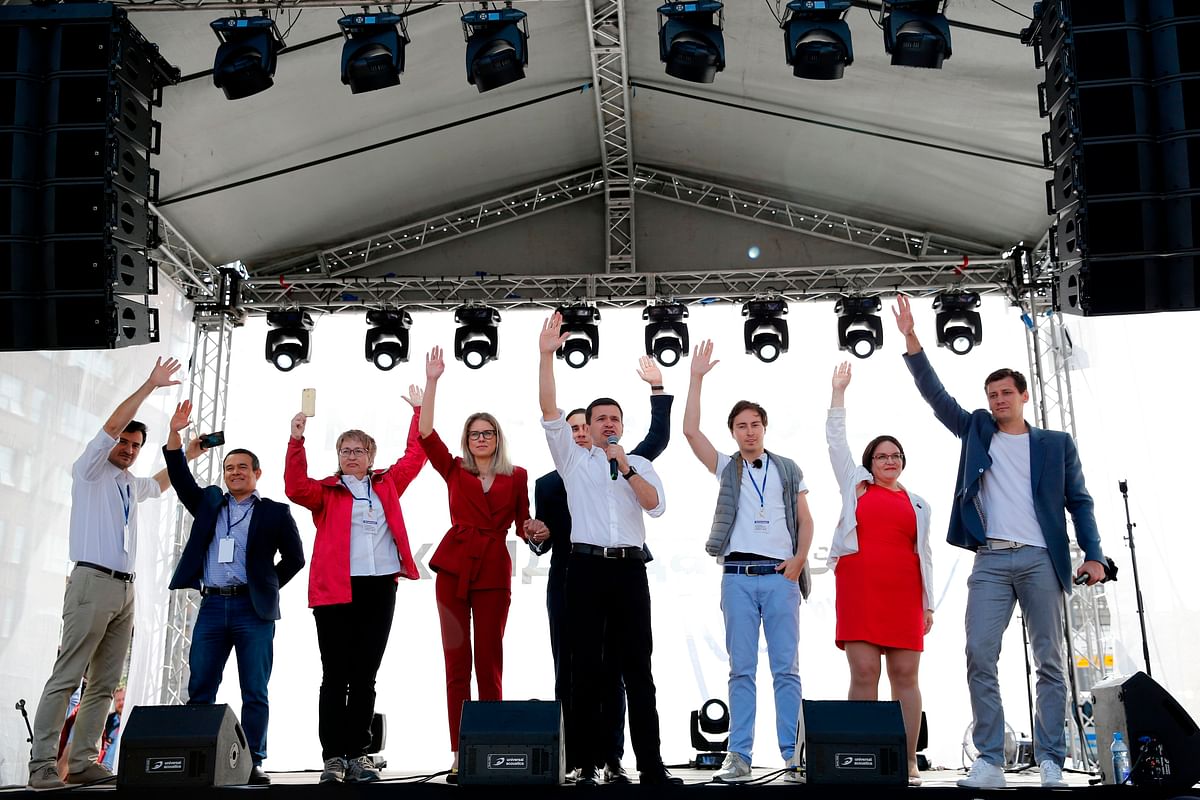 Politicians gesture to demonstrators during a rally to support opposition and independent candidates after authorities refused to register them for September elections to the Moscow City Duma, Moscow, on 20 July 2019. Photo: AFP