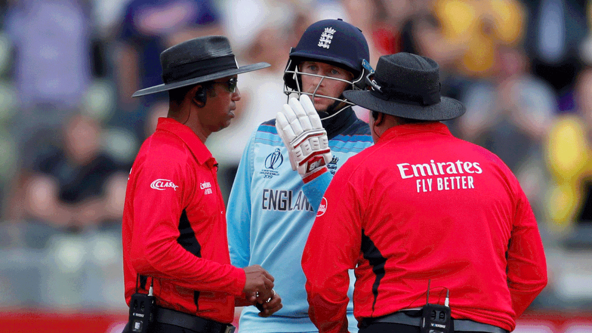 England's Joe Root speaks to umpire Handunnettige Dharmasena after England's Jason Roy is given out. Photo: Reuters
