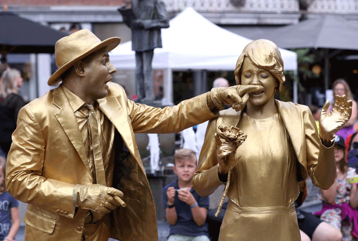 Artists called `Golden Wedding` take part in the festival `Statues en Marche` in Marche-en-Famenne, Belgium, on 20 July 2019. Photo: Reuters