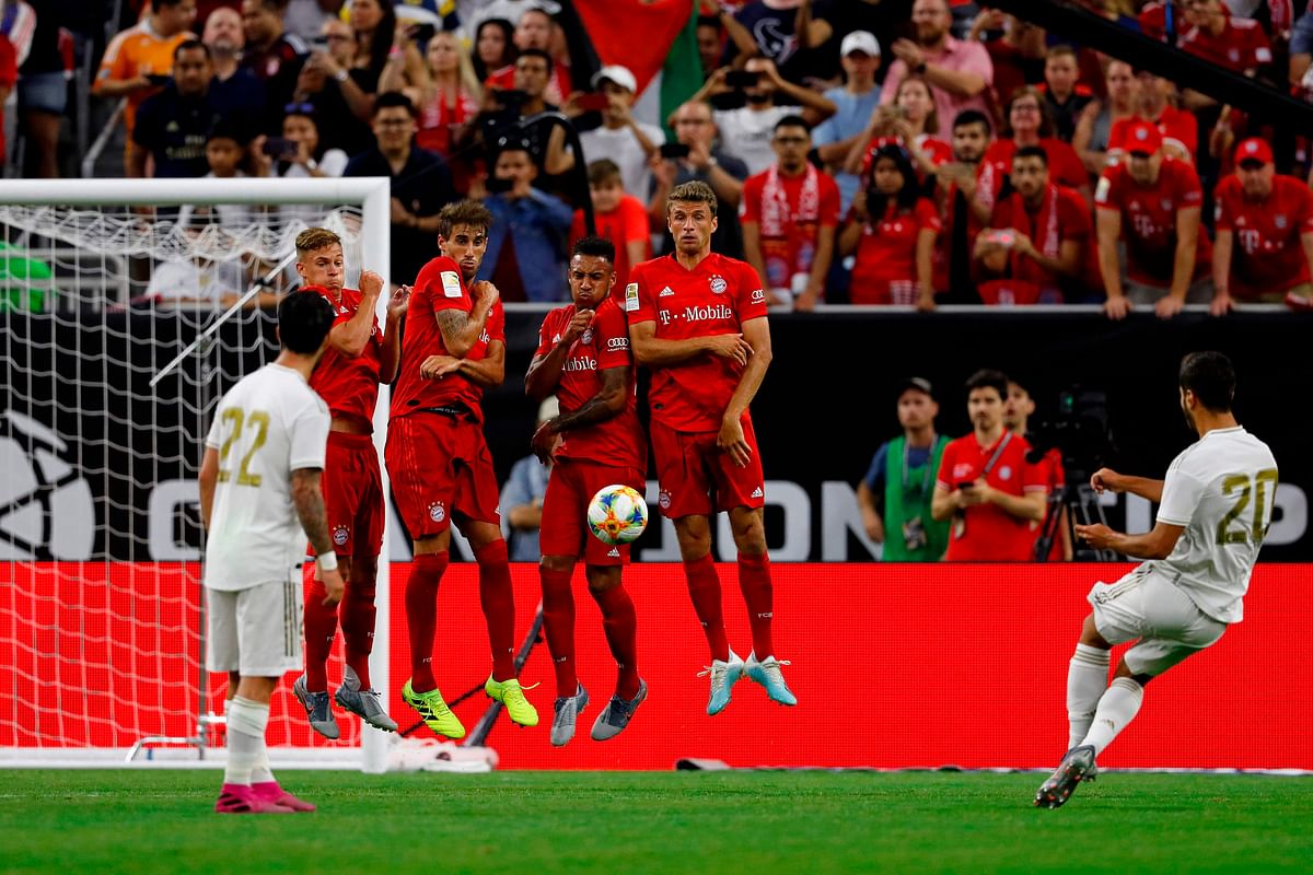 Bayern Munich players use their bodies to deflect a free kick by Real Madrid forward Marco Asensio (R) during their International Champions Cup match on 20 July 2019 at NRG Stadium in Houston, Texas. Photo: AFP