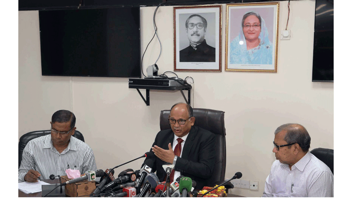 Railways minister Nurul Islam Sujan speaks at a press briefing at the Rail Bhaban on Tuesday. Photo: PID