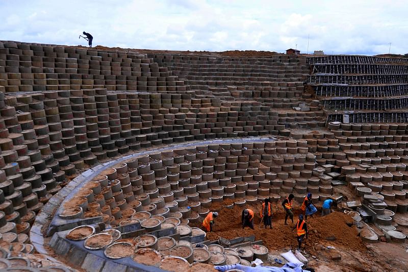 Rohingya refugee men carry on construction works to prevent landslides at Kutupalong refugee camp in Ukhia on 23 July 2019. Photo: AFP