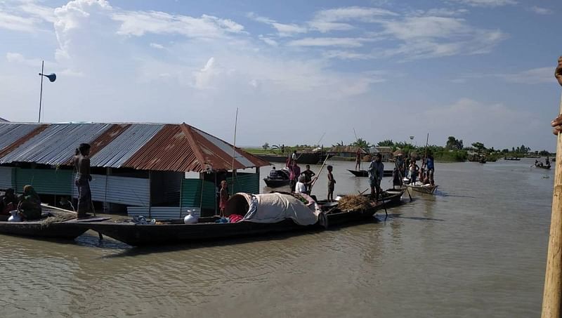 Nearly a million people remain stranded, facing acute shortage of foo and drinking water as the flood situation worsens. Photo: AFP