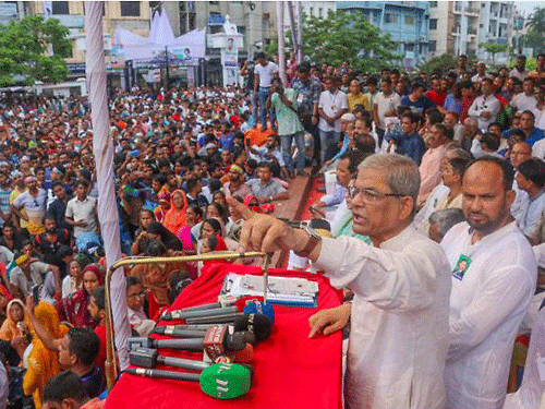 BNP secretary general Mirza Fakhrul Islam Alamgir speaks at a rally in Khulna city`s Shaheed Hadis Park on Thursday. Photo: Saddam Hossain