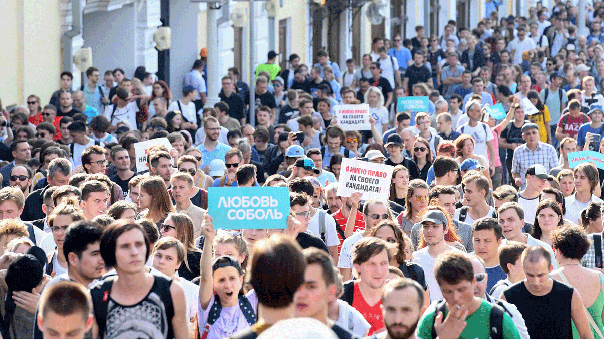 Protesters walk in downtown Moscow during an unauthorised rally demanding independent and opposition candidates be allowed to run for office in local election in September, on 27 July, 2019. Photo: AFP