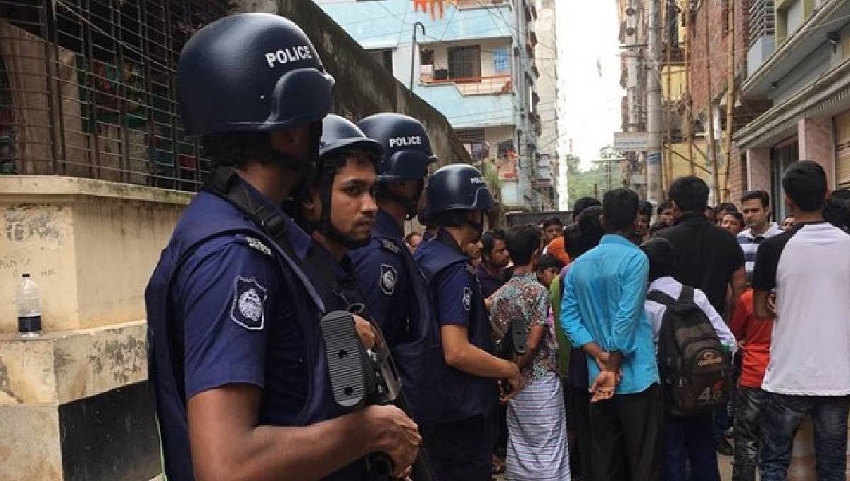 Police conduct a drive at a building at Rupnagar residential area, Mirpur, Dhaka on Saturday. Photo: UNB