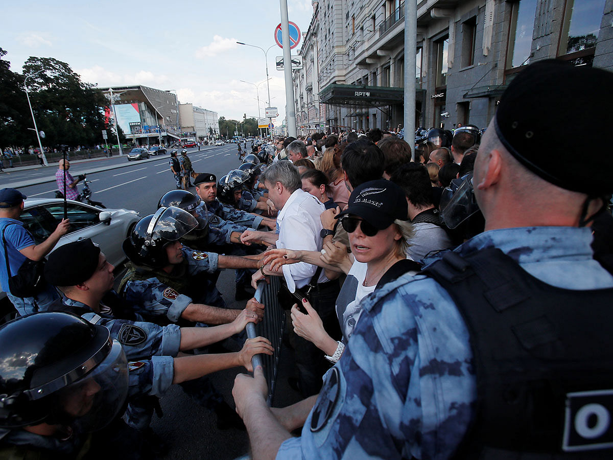 Law enforcement officers block a street during a rally calling for opposition candidates to be registered for elections to Moscow City Duma, the capital`s regional parliament, in Moscow, Russia on 27 July 2019. Photo: Reuters