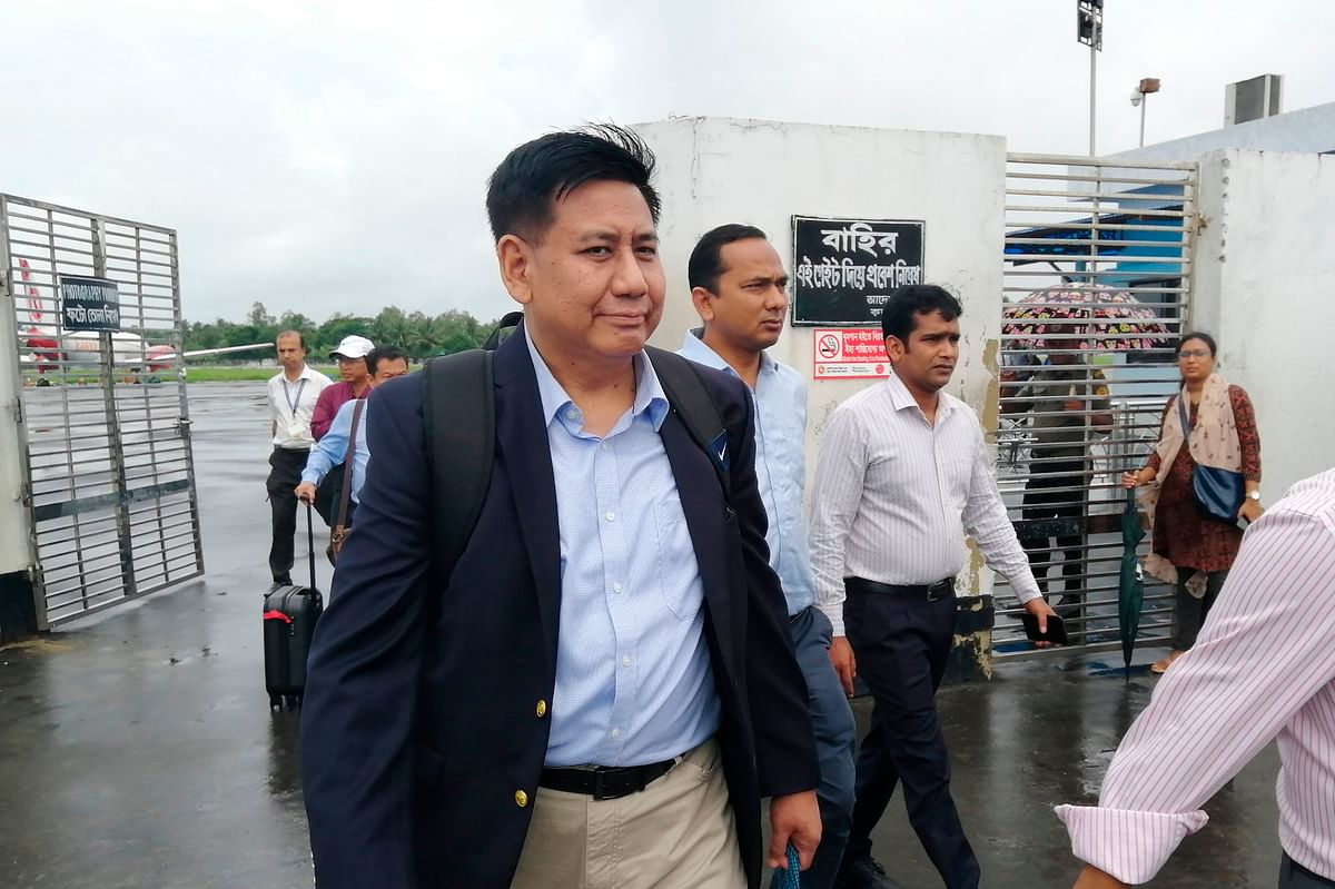 Members of the Myanmar delegation team arrive at the airport in Cox`s Bazar in southern Bangladesh on 27 July 2019, ahead of expected meetings with Rohingya leaders to inform them of measures they have taken for their return to Rakhine. Photo: AFP