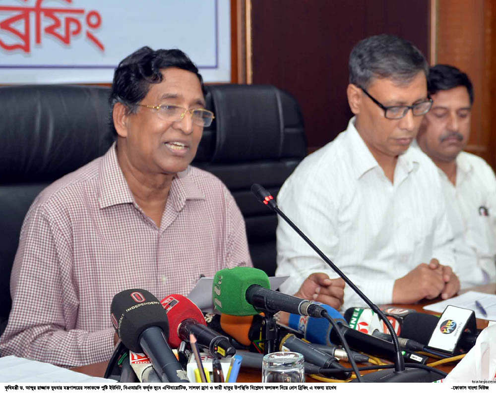 Agriculture minister Abdur Razzaque speaks at a press conference at the secretariat on Wednesday. Photo: UNB