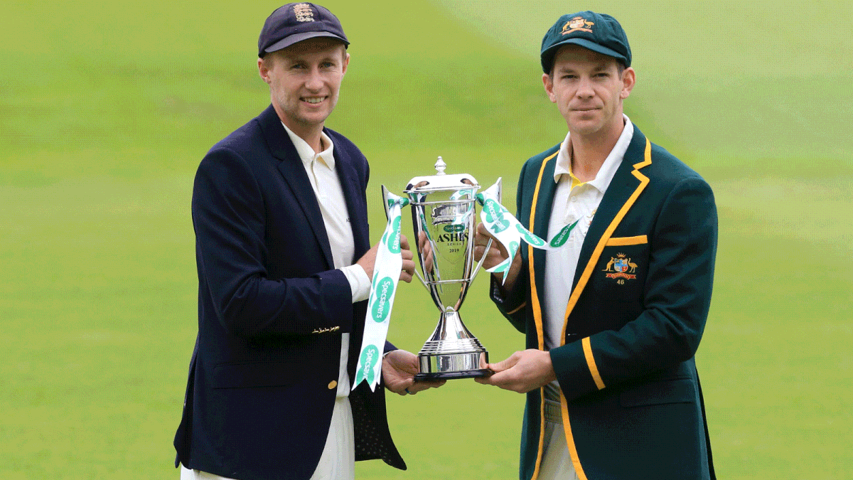 England`s captain Joe Root (L) and Australia`s captain Tim Paine hold the trophy for the Ashes series on the eve of the first Ashes cricket test match between Australia and England at Edgbaston in Birmingham, north England on 31 July 2019. Photo: AFP