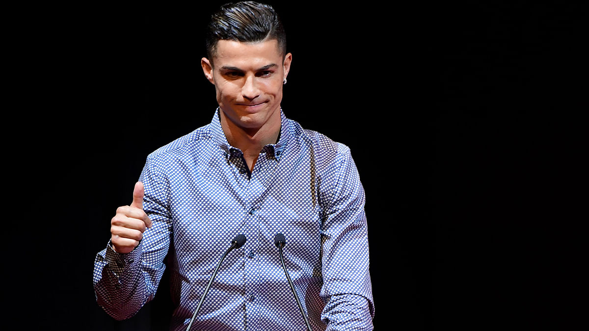 Portugal and Juventus forward Cristiano Ronaldo gives a thumbs-up after receiving the MARCA Leyenda (MARCA Legend) award in Madrid on 29 July, 2019. Photo: AFP