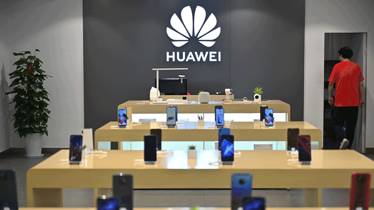 This file photo taken on 26 May 2019 shows Huawei smartphones in a Huawei store in Shanghai. Photo: AFP