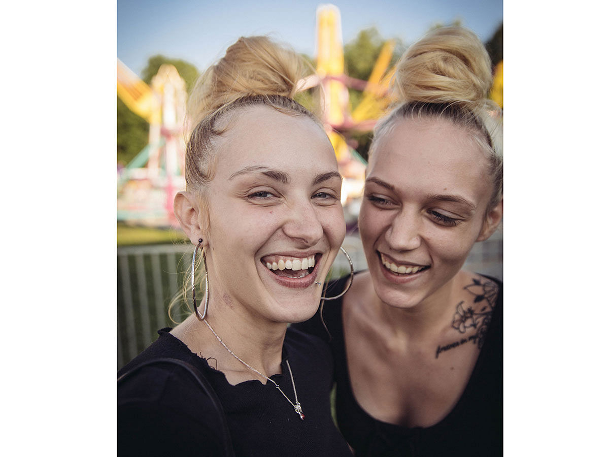 Two friends attend the Twins Days Festival at Glenn Chamberlin Park on 3 August 2019 in Twinsburg, Ohio. Photo: AFP
