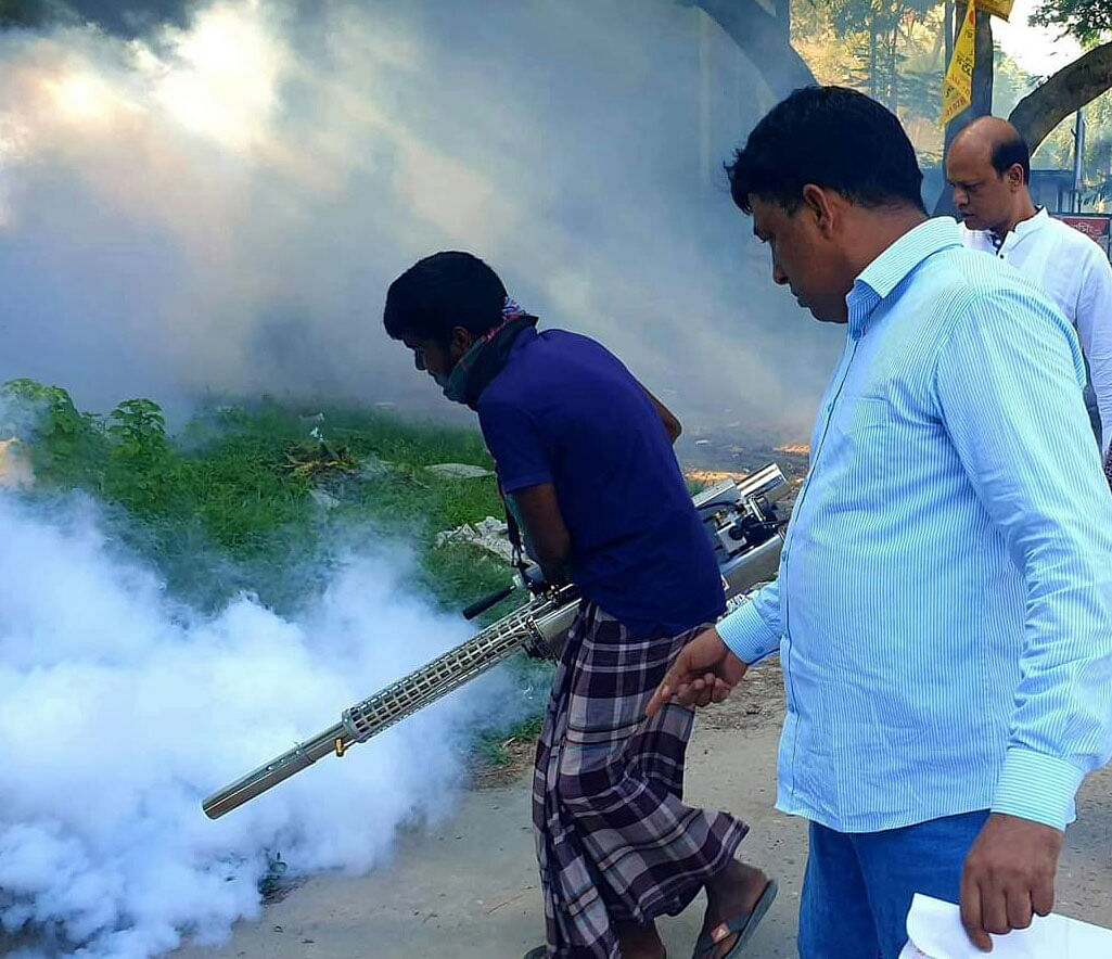 Workers at the instruction of district administration spray insecticides to kill mosquito larvae at places in Akhra Bazar area of Kishoreganj on 4 August. Photo: Tafsilul Aziz