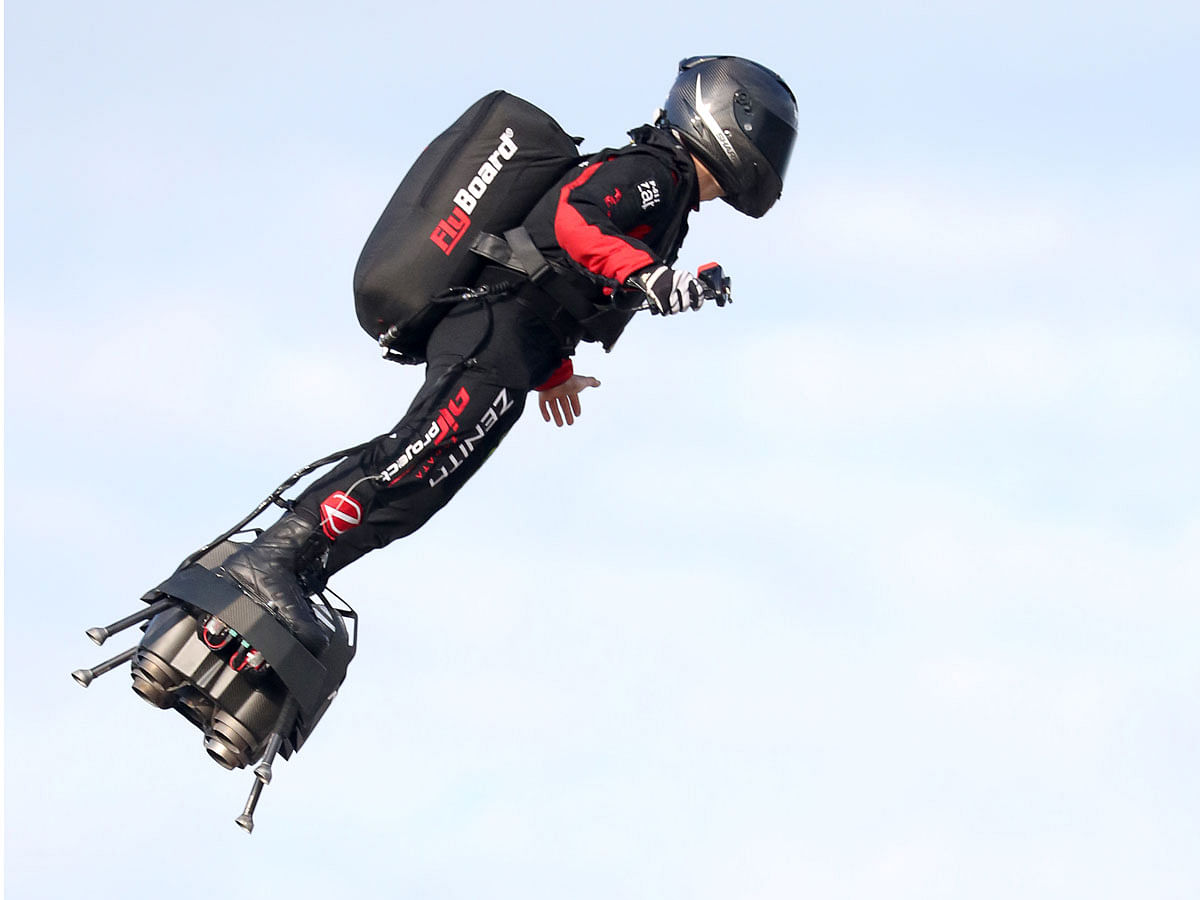 French inventor Franky Zapata takes off on a Flyboard for a second attempt to cross the English channel from Sangatte to Dover, in Sangatte, France, 4 August, 2019. Photo: Reuters