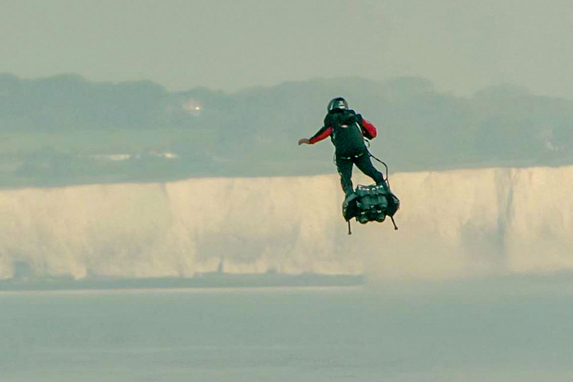 In this screen grab from a handout video taken and released by Etoile Noire on 4 August, 2019, Franky Zapata stands on his jet-powered `flyboard` as he arrives at St Margaret`s Bay in Dover, during his attempt to fly across the 35-kilometre (22-mile) Channel crossing in 20 minutes, while keeping an average speed of 140 kilometres an hour (87 mph) at a height of 15-20 metres (50-65 feet) above the sea. Photo: AFP