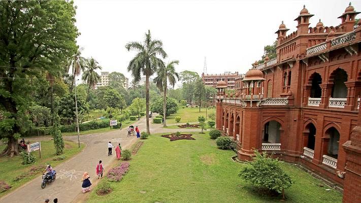 Curzon Hall, named after Lord Curzon, is a British-era building. Founded in 1904, the building is now the home of the University of Dhaka’s Science Faculty. Photo: Prothom Alo