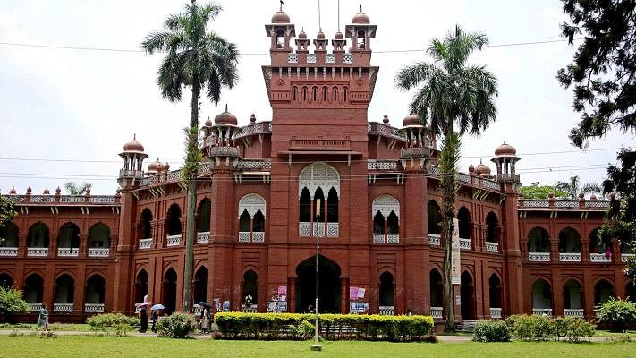 Curzon Hall, named after Lord Curzon, is a British-era building. Founded in 1904, the building is now the home of the University of Dhaka’s science faculty. Photo: Prothom Alo
