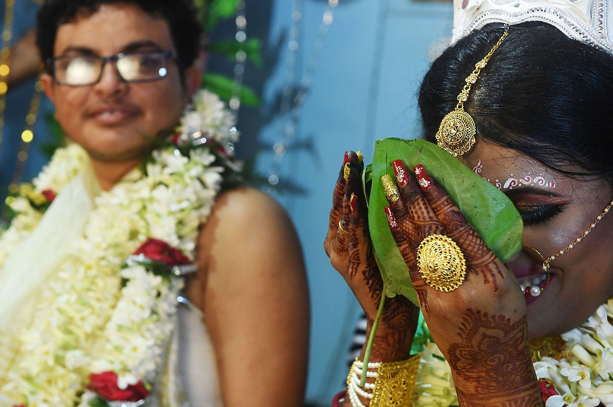 This photo taken on 5 August 2019 shows transgender woman Tista Das (R), 38, and transgender man Dipan Chakraborty, 40, performing the rituals of a traditional Hindu marriage ceremony in Kolkata. Photo: AFP