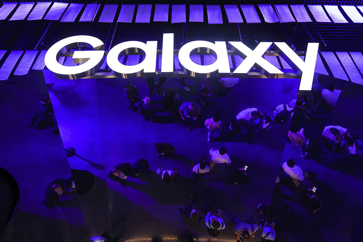Samsung Galaxy signage hangs on the ceiling during a launch event at Barclays Center on 7 August 2019 in the Brooklyn borough of New York City. Photo: AFP