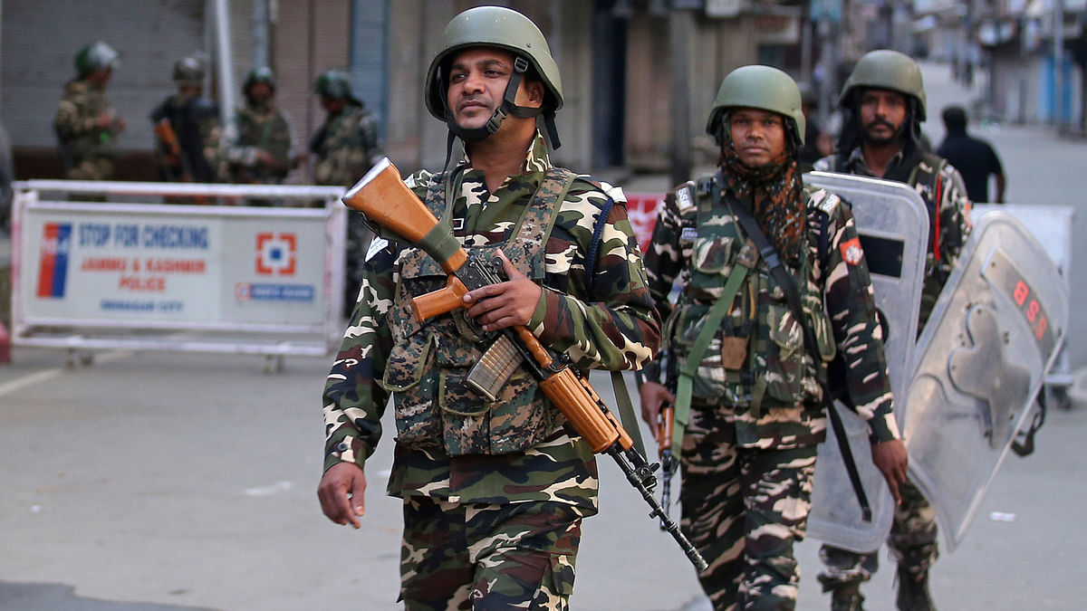 Indian security forces personnel patrol a deserted street during restrictions after the government scrapped special status for Kashmir, in Srinagar 9 August, 2019. Photo: Reuters