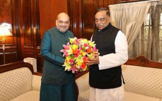 India`s home minister Amit Shah (L) greets Bangladesh`s home minister Asaduzzaman Khan in New delhi. Photo: Twitter