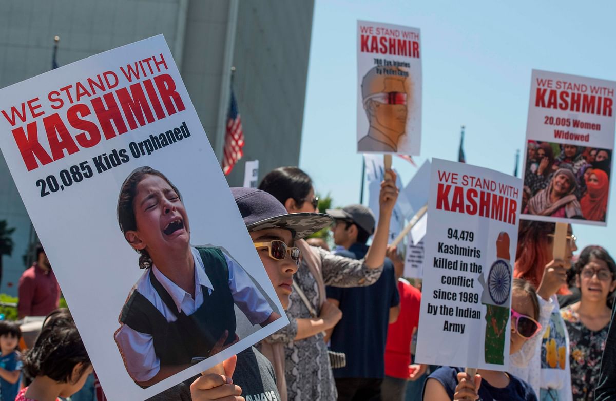 Members of the American Muslim community stage a demonstration to protest what they say is the Indian government`s occupation of Jammu and Kashmir, a Muslim-majority state within India, outside the Federal Building in Los Angeles on August 10, 2019. Photo: AFP