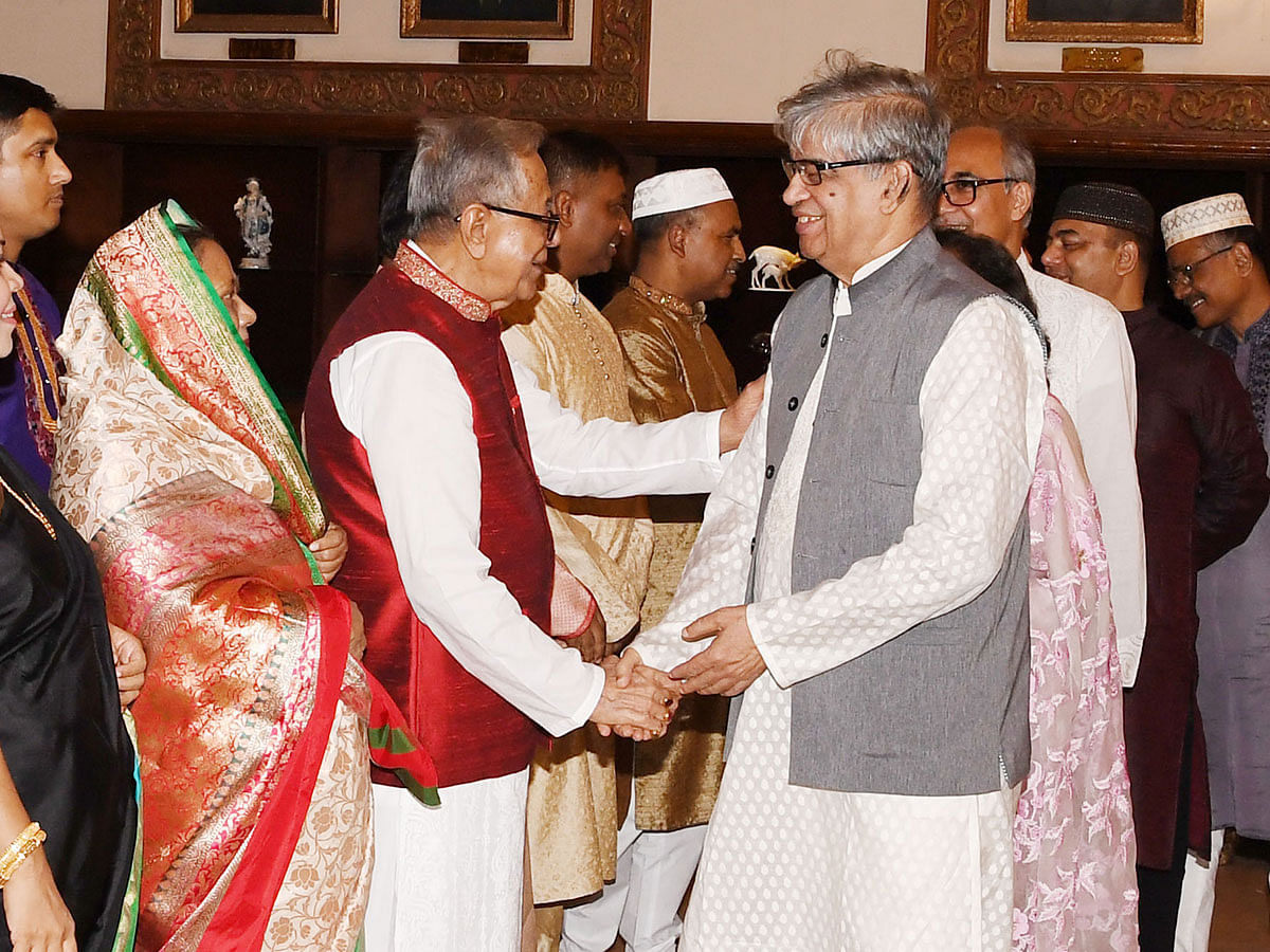 President M Abdul Hamid exchanges greetings with minister at Bangabhaban, Dhaka on the occasion of Eid-ul-Azha on Monday. Photo: PID