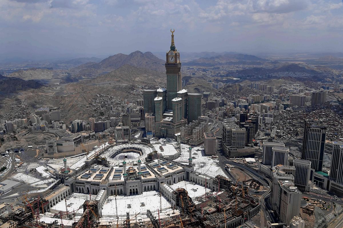 This picture taken on 12 August 2019 shows an aerial view of the Kaaba (the Cube), Islam`s holiest shrine, its encompassing Grand Mosque, and the Abraj al-Bait Mecca Royal Clock Tower with its world-record-holding 45 meter diameter, in Saudi Arabia`s holy city of Mecca during the climax of the annual Hajj pilgrimage. Photo: AFP