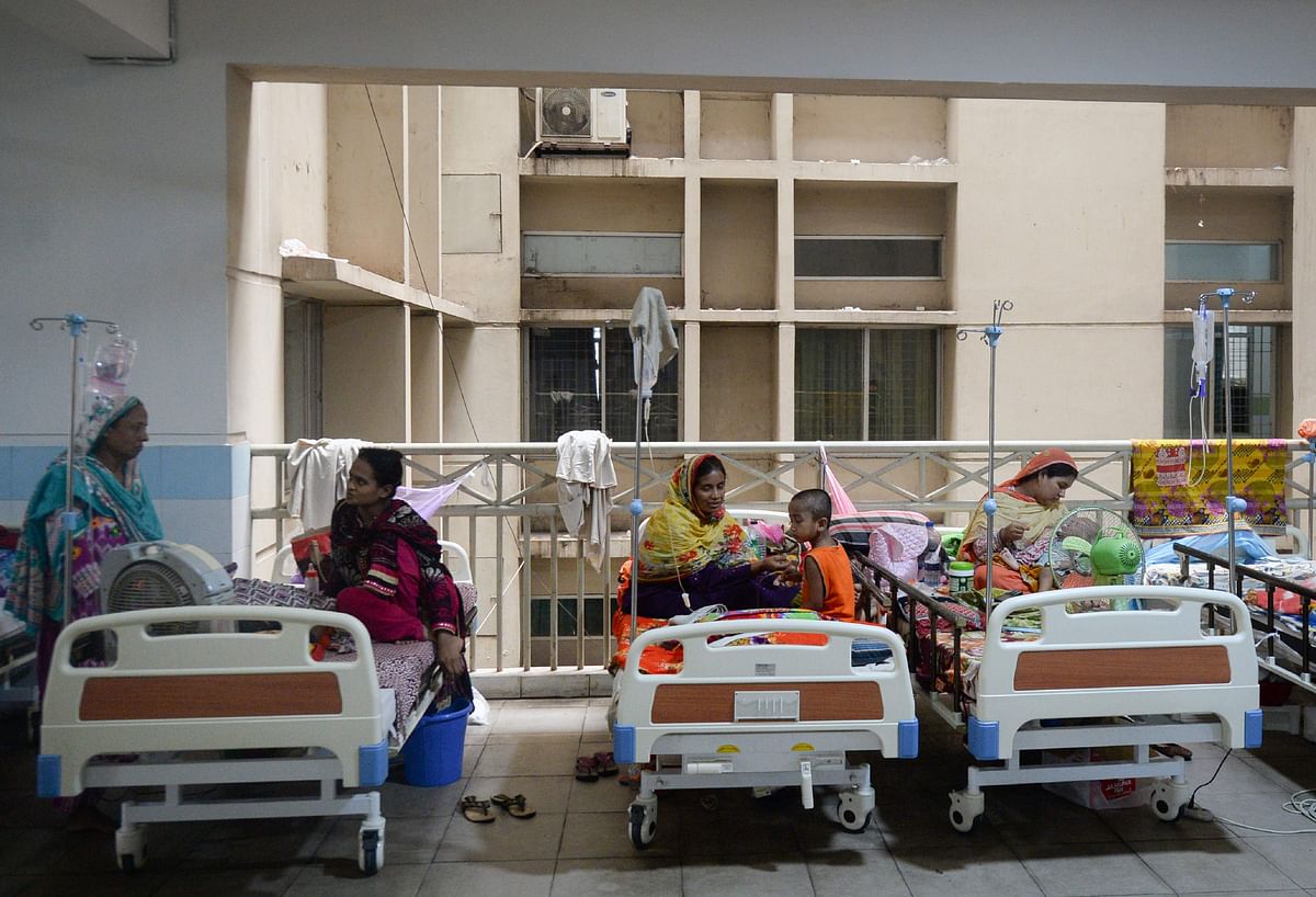 Bangladeshi patients suffering from dengue fever rest on beds at the Mugda Medical College and Hospital in Dhaka on 8 August 2019. Photo: AFP