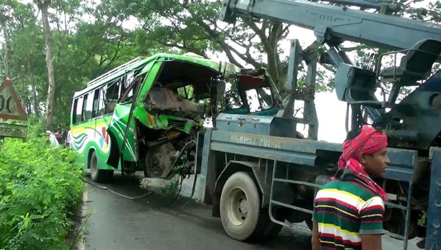 In Faridpur, three persons were killed and over 30 others injured in a head-on collision between two buses at Nawapara in Bhanga upazila on Thursday. Photo: UNB