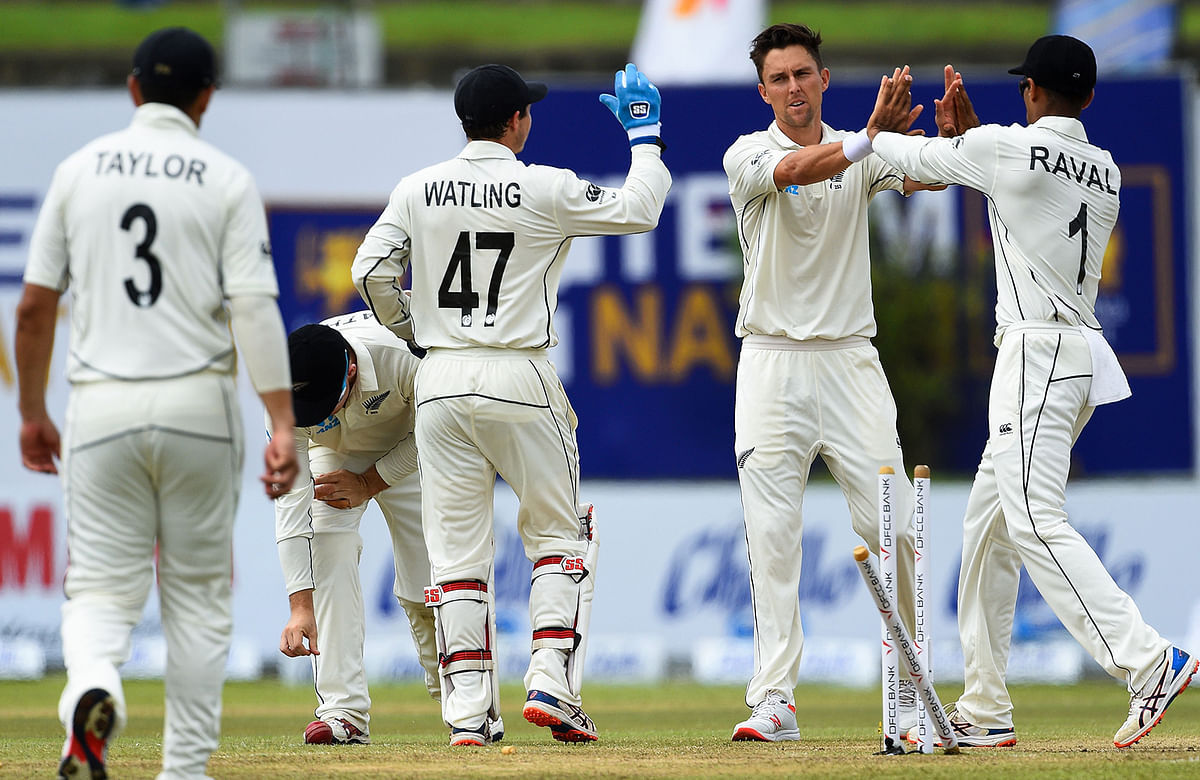 New Zealand`s Trent Boult (2R) celebrates with teammates after bowling out Sri Lanka`s Suranga Lakmal (not pictured) during the third day of the first Test cricket match at the Galle International Cricket Stadium in Galle on 16 August 2019. Photo: AFP