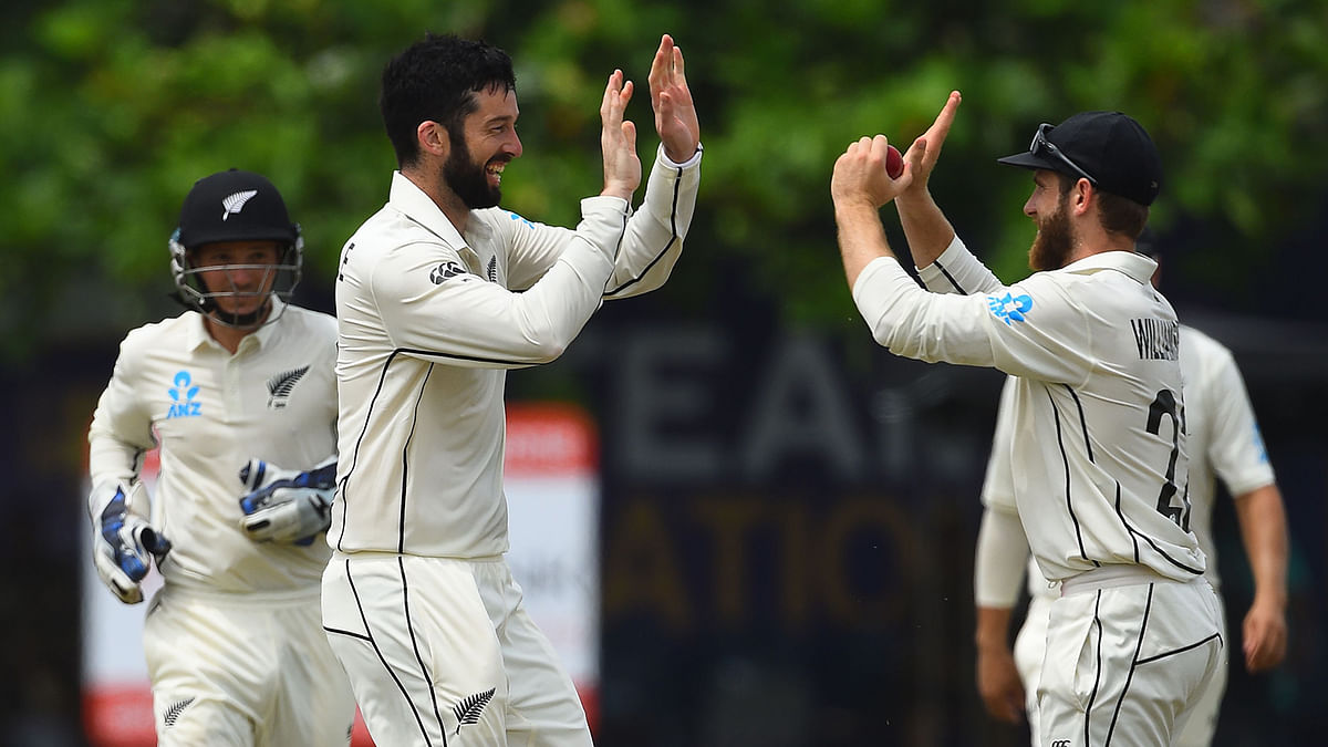 New Zealand cricketer William Somerville (2L) celebrates with teammates after dismissing Sri Lankan cricketer Niroshan Dickwella during the third day of the opening Test cricket match at the Galle International Cricket Stadium in Galle on 16 August 2019. Photo: AFP