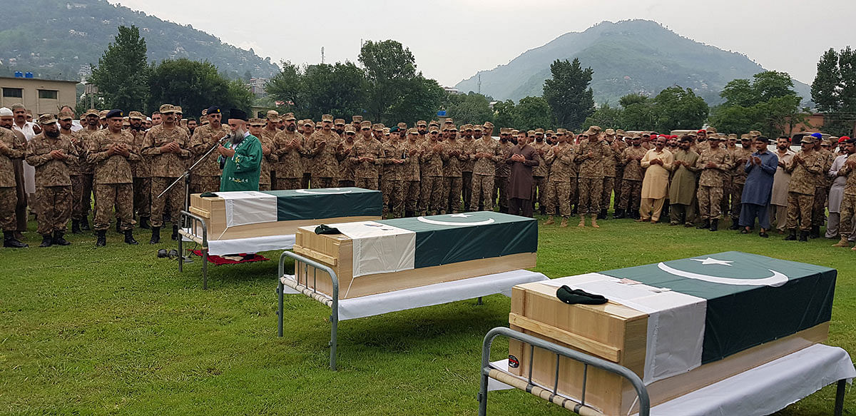 Army soldiers and civilians attend the funeral of three soldiers who, according to Pakistan Army, were killed in a cross-border exchange of fire on the Line of Control (LOC), at army stadium in Muzaffarabad, Pakistan-administrated Kashmir 16 August, 2019. Photo: Reuters