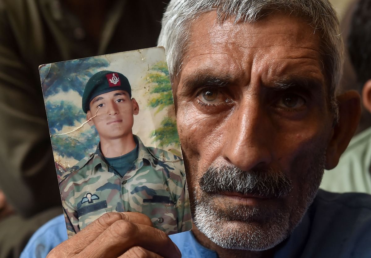 Mohammad Aslam, the father of a Pakistani soldier who was killed in cross border shelling, displays his picture at his residence in Lahore on 16 August, 2019. Photo: AFP