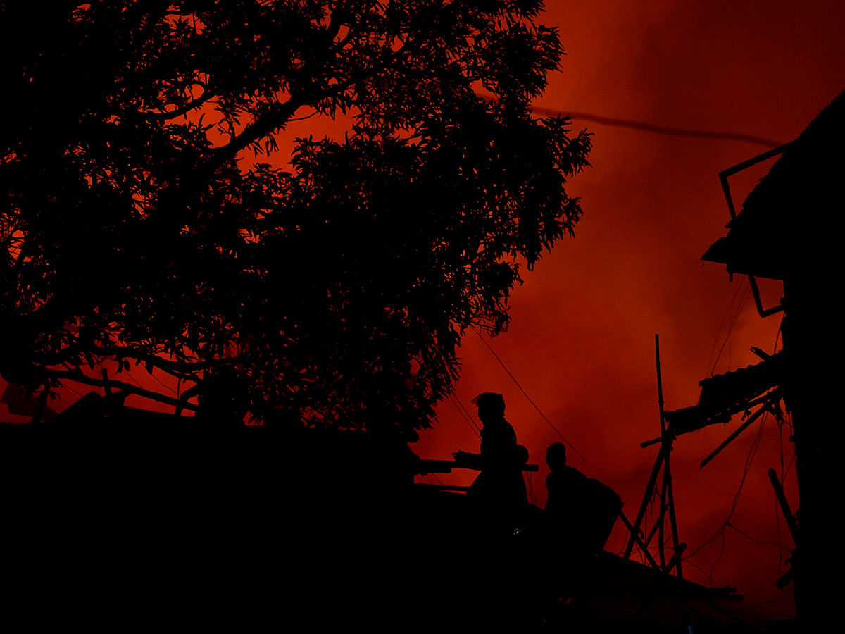 Bangladeshi firefighters try to extinguish a massive fire after a fire blazes in a slum in Dhaka on 16 August 2019. Photo: AFP