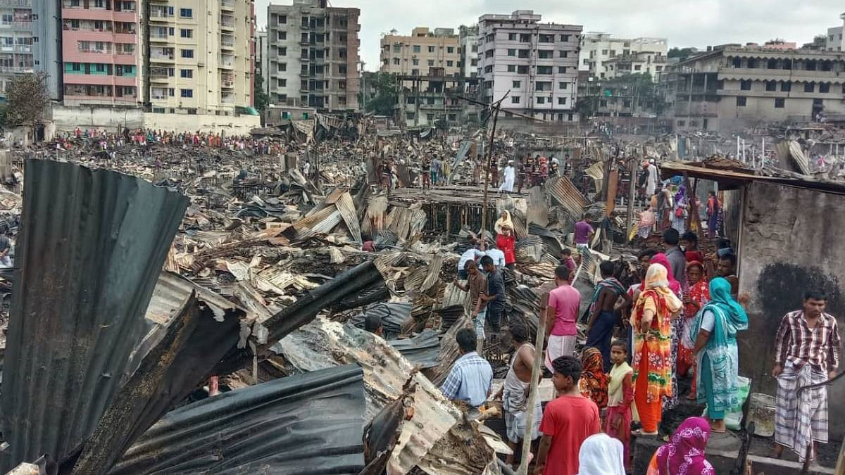 A massive fire at a slum in Mirpur-7 Dhaka leaves hundreds of people homeless. Photo: UNB