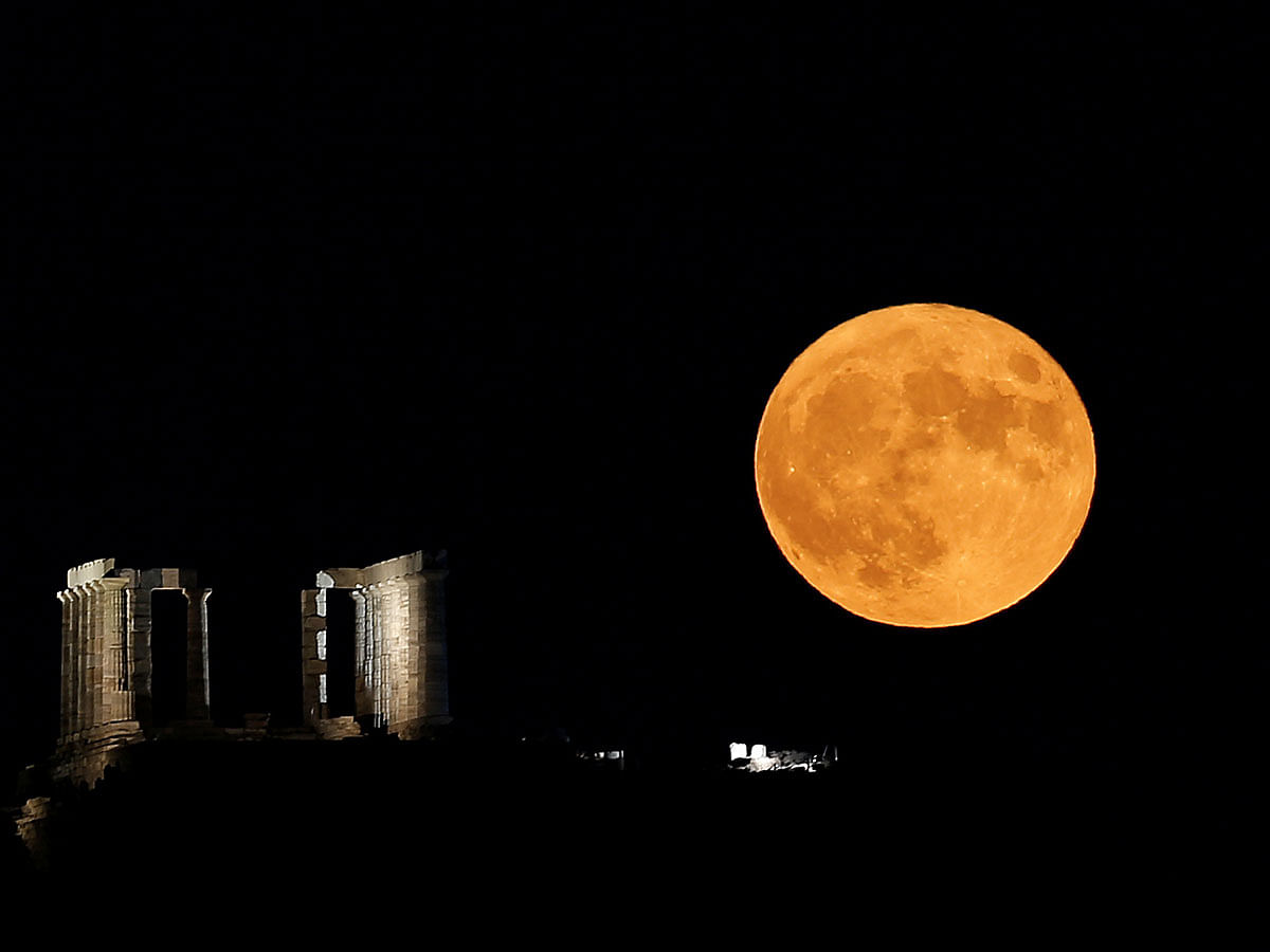 A full moon rises behind the Temple of Poseidon in Cape Sounion, near Athens, Greece on 15 August 2019. Photo: Reuters