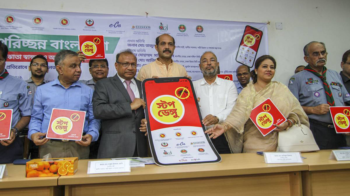 LGRD minister Md Tazul Islam and DNCC mayor Atiqul Islam jointly inaugurate ‘Stop Dengue’ mobile app to involve people in fighting dengue at Bangladesh Scouts Headquarters in Kakrail, Dhaka on Saturday. Photo: UNB