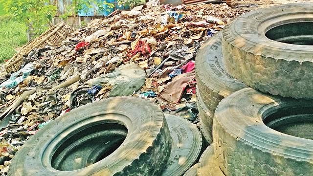 Water accumulated in abandoned tyres is an ideal breeding ground for Aedes mosquito that spreads dengue. Abandoned tyres are seen at the backside of Gabtoli Bus Terminal. Prothom Alo File Photo