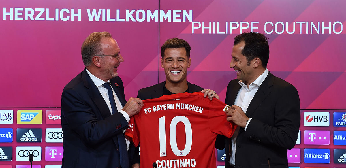 Bayern Munich`s CEO Karl-Heinz Rummenigge (L), Bayern Munich`s Croatian sports director Hasan Salihamidzic (R) and Brazilian midfielder Philippe Coutinho, the new recruit of German first division Bundesliga football club FC Bayern Munich, pose with his jersey during his presentation in the stadium in Munich, southern Germany, on 19 August 2019. Photo: AFP