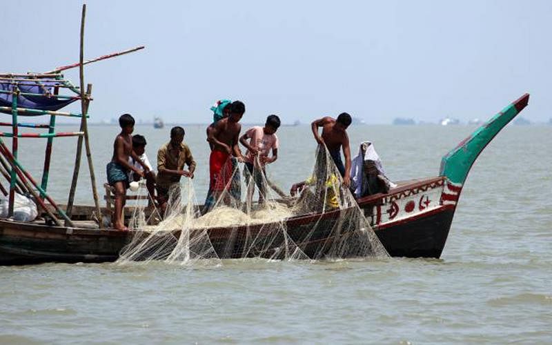 Fishers cast net in search of hilsa in Meghna river in Madanpur, Daulatkhan, Bhola on 27 May. Photo: Neyamatullah