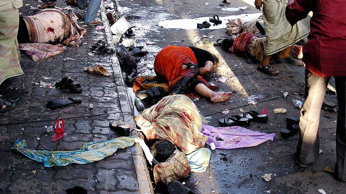 In a matter of moments, the Awami League meeting venue at Bangabandhu Avenue, Dhaka becomes a scene of carnage on 21 August 2004. Prothom Alo File Photo