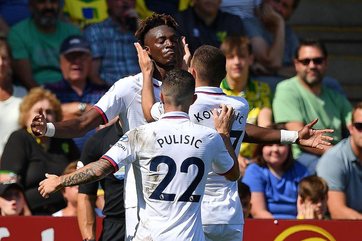 Chelsea`s English striker Tammy Abraham (C) celebrates with teammates after scoring his second goal, Chelsea`s third during the English Premier League football match between Norwich City and Chelsea at Carrow Road in Norwich, eastern England on 24 August, 2019. Photo: AFP