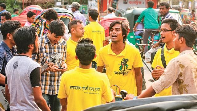Members of Kaktarua arrange money through crowd funding for flood affected people. Photo: Prothom Alo